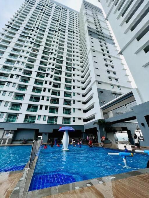 Attractive 3 Bedroom Condo With Pool-D Raudhah Homestay Kajang Eksteriør billede