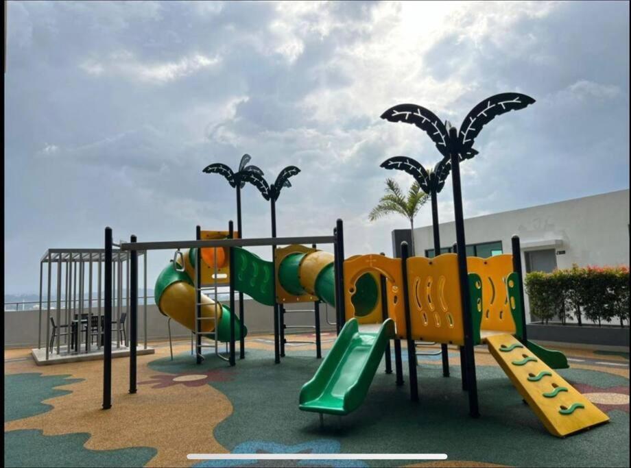 Attractive 3 Bedroom Condo With Pool-D Raudhah Homestay Kajang Eksteriør billede